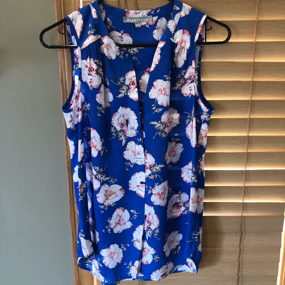 Daniel Rainn XS top.